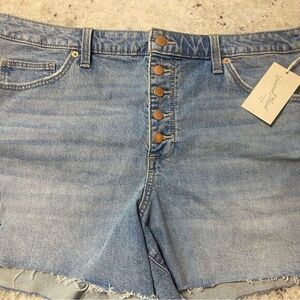 New women’s universal thread distressed jean‎ shorts size 16